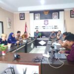 DIPIMPIN KETUA DEWAN PENGUPAHAN PROVINSI GORONTALO, SERIKAT PEKERJA, ASOSIASI PENGUSAHA (APINDO) DAN PEMERINTAH DAERAH BERSINERGI MEMPERKUAT KEBIJAKAN GUBERNUR GORONTALO TENTANG PENGUPAHAN.